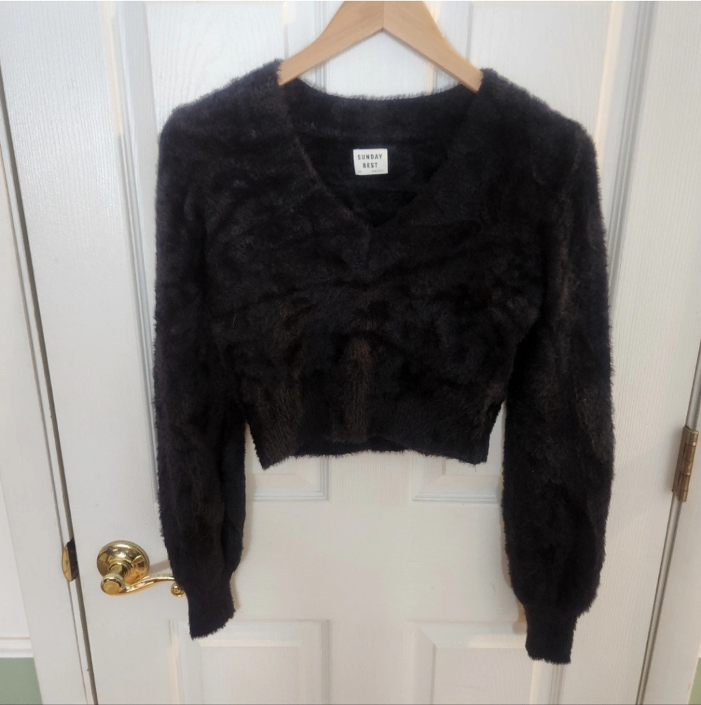Aritzia Sunday Best Sweater 2XS Black Kitten Cropped V Neck Pullover Ultra Plush